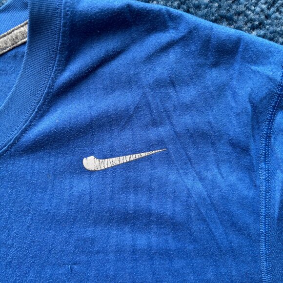 NIKE DRI-FIT: Men's Blue and Navy T-shirt - Picture 3 of 6